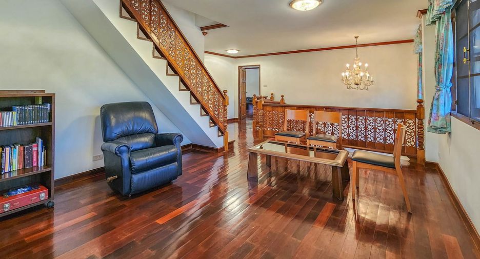 Casa en venta de 5 habitaciones en San Sai, Chiang Mai