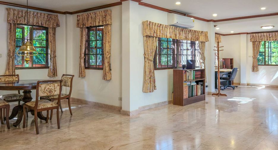 Casa en venta de 5 habitaciones en San Sai, Chiang Mai