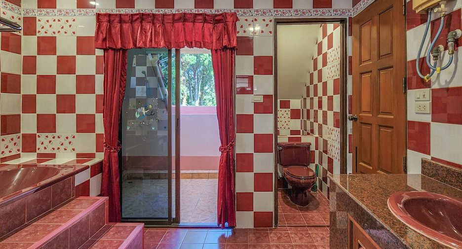 Casa en venta de 5 habitaciones en San Sai, Chiang Mai