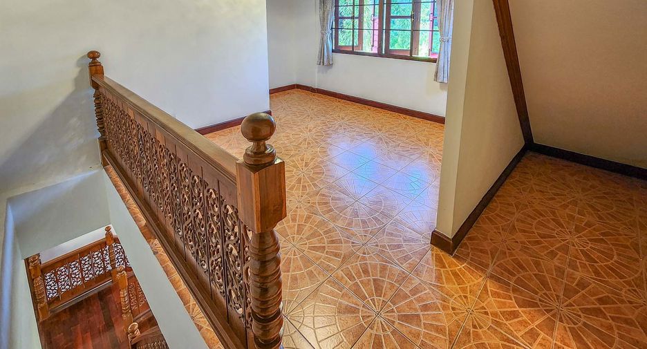 Casa en venta de 5 habitaciones en San Sai, Chiang Mai