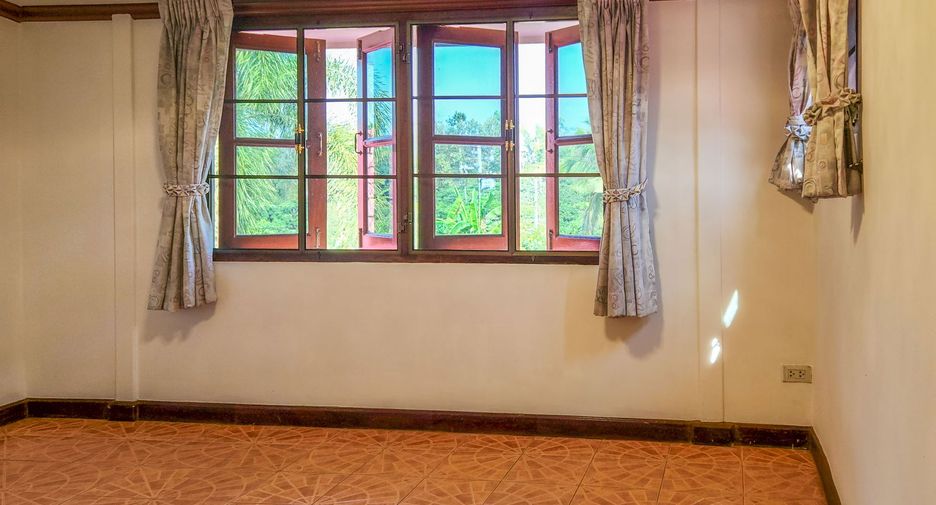 Casa en venta de 5 habitaciones en San Sai, Chiang Mai