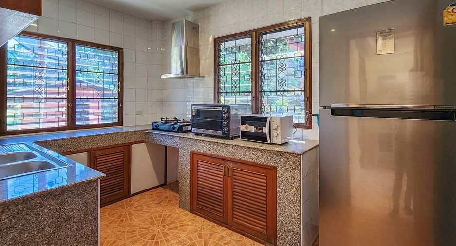Casa en venta de 5 habitaciones en San Sai, Chiang Mai