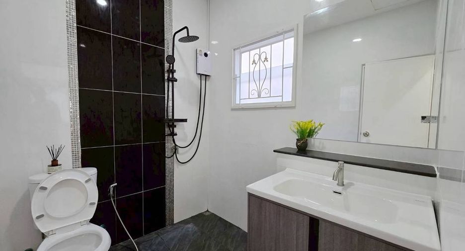 For rent 4 ベッドルーム house in Bang Lamung, Chonburi