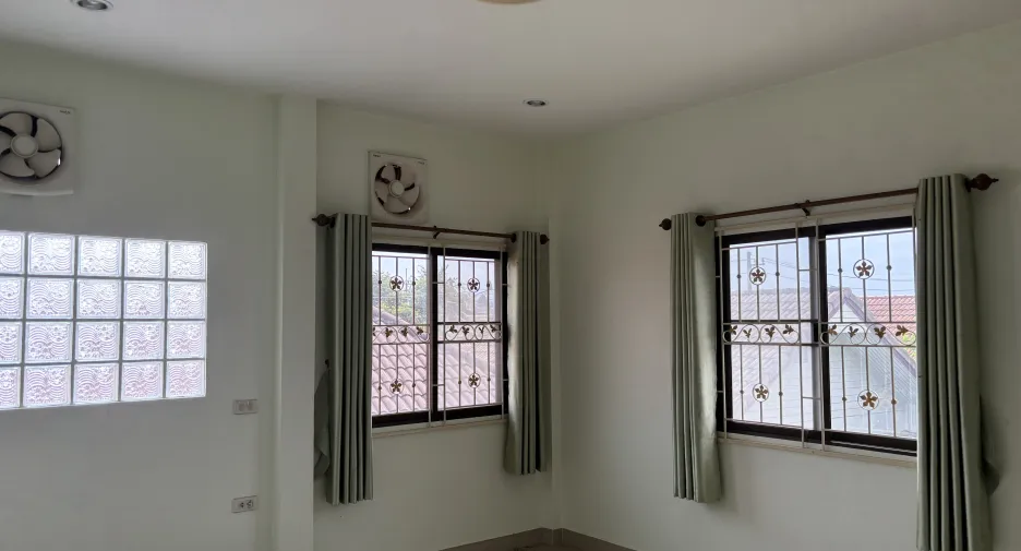 Haus zum Kauf mit 5 Zimmer in Si Racha, Chonburi