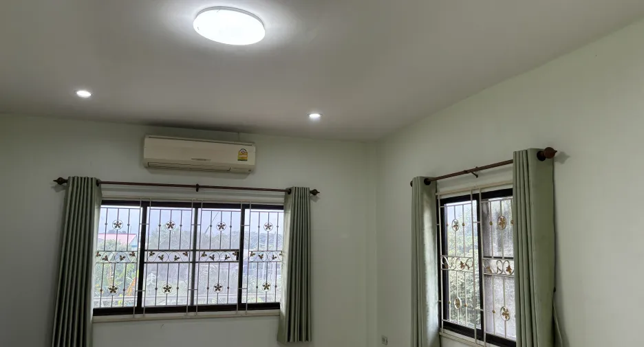 Haus zum Kauf mit 5 Zimmer in Si Racha, Chonburi