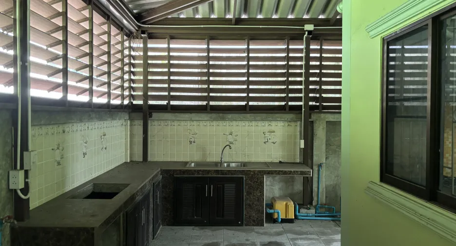 Haus zum Kauf mit 5 Zimmer in Si Racha, Chonburi