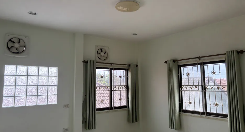 Haus zum Kauf mit 5 Zimmer in Si Racha, Chonburi