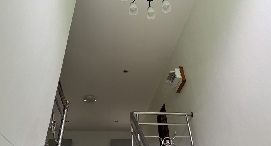 For sale 5 bedrooms house in Si Racha, Chonburi