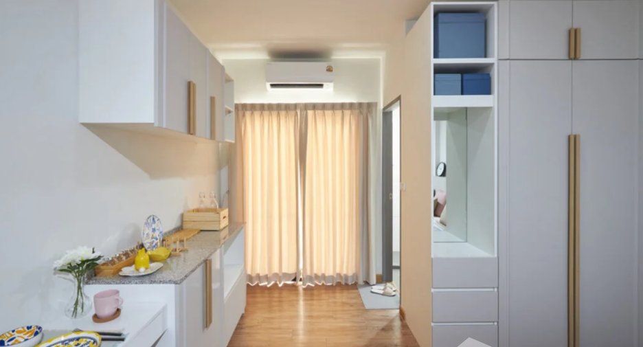 For sale 1 bed condo in Si Racha, Chonburi
