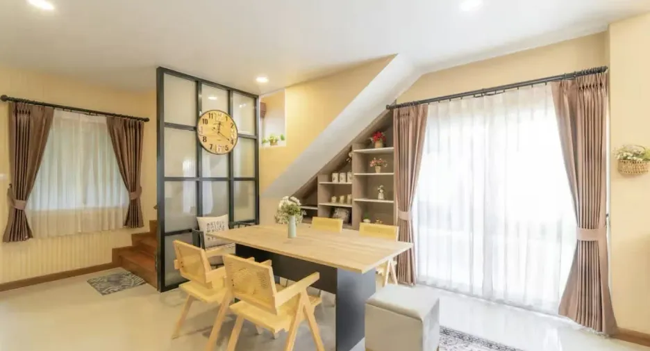 For rent 5 bedrooms house in Mueang Chiang Mai, Chiang Mai