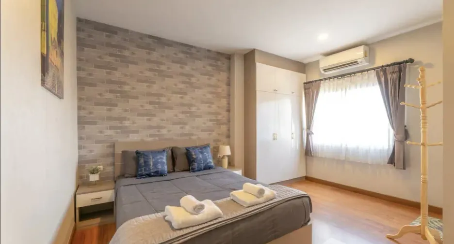 For rent 5 bedrooms house in Mueang Chiang Mai, Chiang Mai