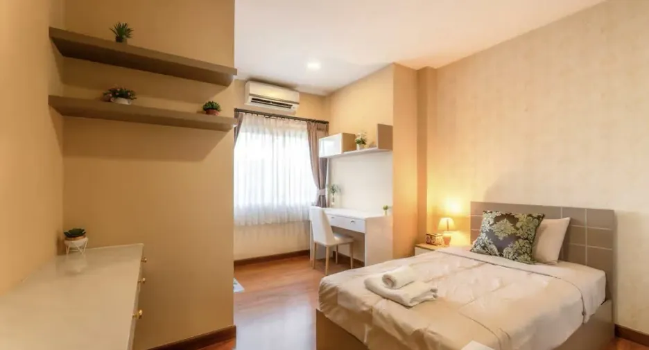 For rent 5 bedrooms house in Mueang Chiang Mai, Chiang Mai