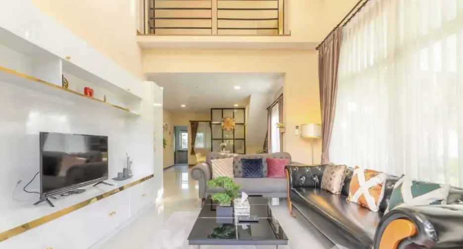 For rent 5 bedrooms house in Mueang Chiang Mai, Chiang Mai