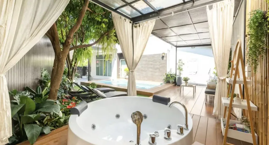 For rent 5 bedrooms house in Mueang Chiang Mai, Chiang Mai