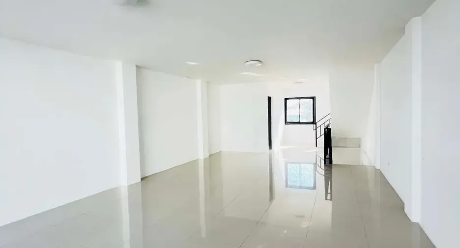 Local comercial en alquiler de 2 habitaciones en San Sai, Chiang Mai