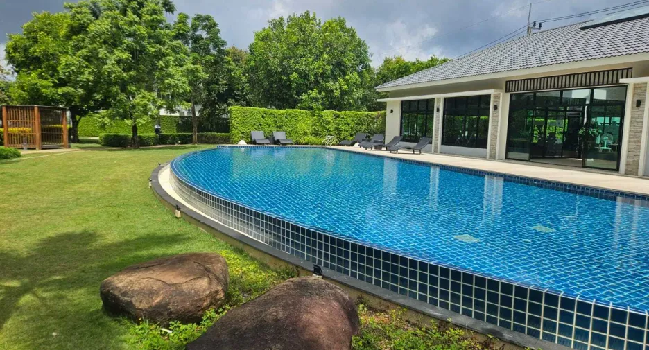 For sale and for rent 4 bedrooms house in Thalang, Phuket