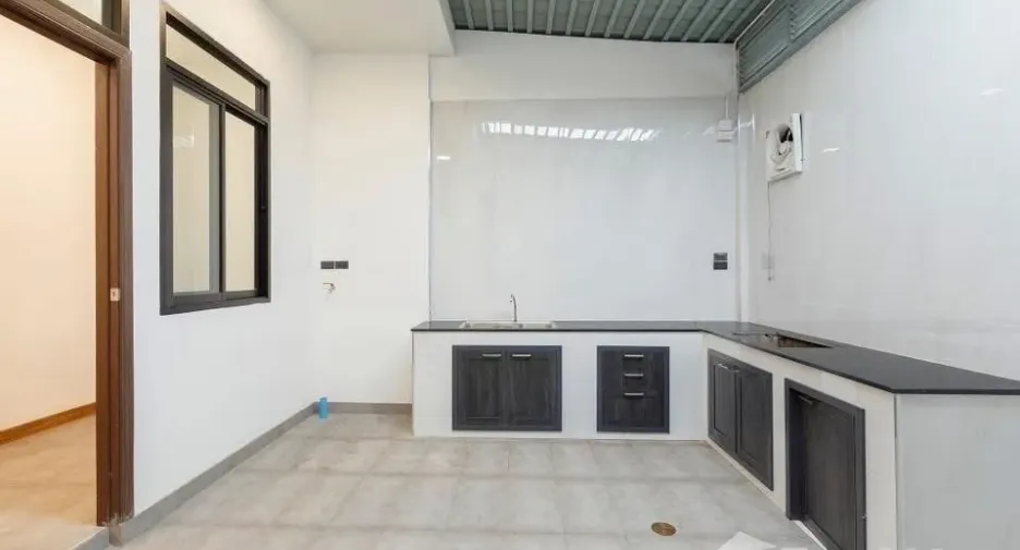 Продажа и аренда 3 спальни таунхаус в Mueang Chiang Mai, Чианг Маи