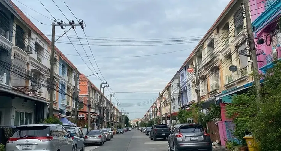 For sale 3 ベッドルーム townhouse in Prawet, Bangkok