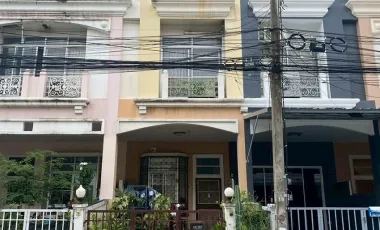 For sale 3 ベッドルーム townhouse in Prawet, Bangkok