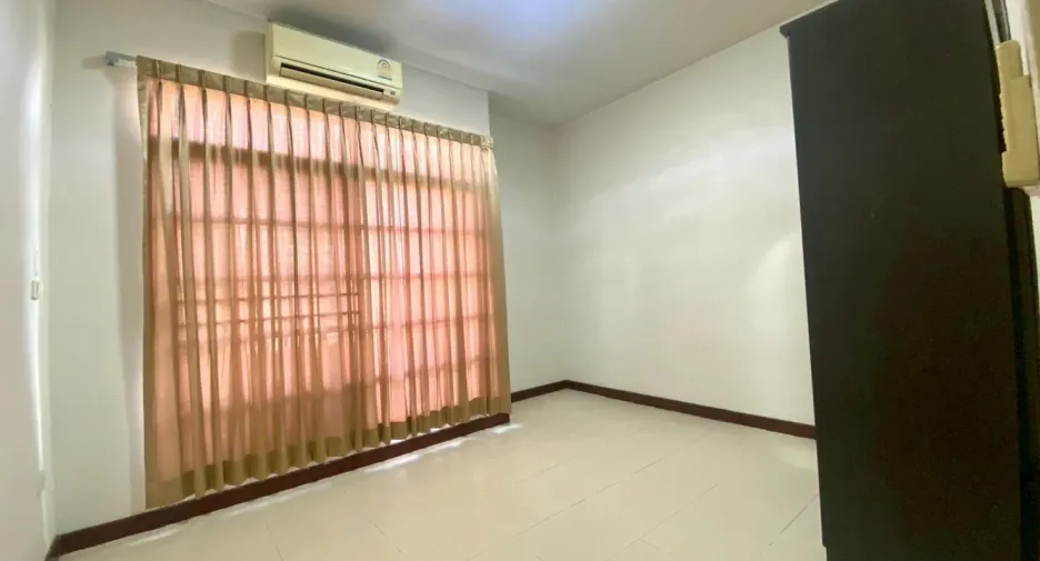 For sale 3 ベッドルーム townhouse in Prawet, Bangkok