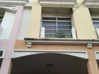 À vendre 3 chambres maison de ville à Prawet, Bangkok