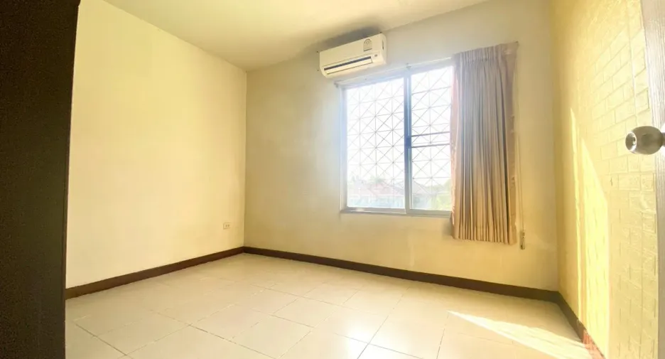 For sale 3 ベッドルーム townhouse in Prawet, Bangkok