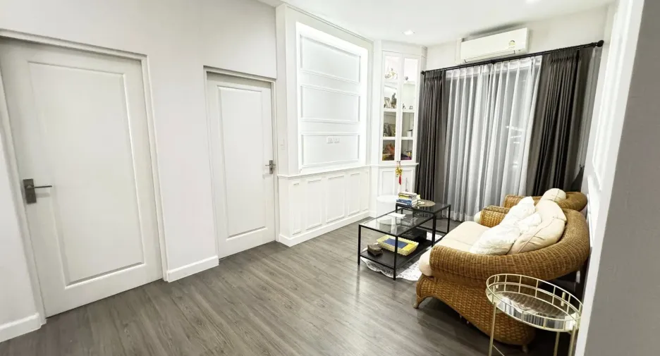 For rent 4 bedrooms house in Saphan Sung, Bangkok