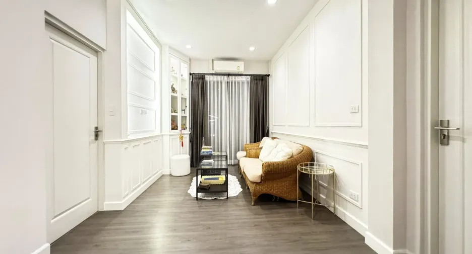 For rent 4 bedrooms house in Saphan Sung, Bangkok