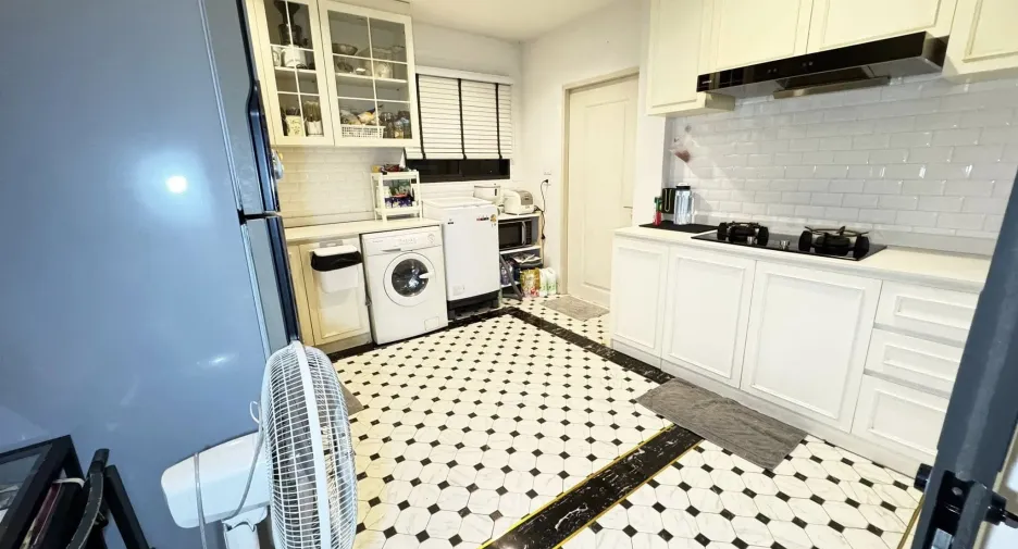 For rent 4 bedrooms house in Saphan Sung, Bangkok