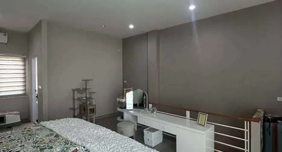 Reihenhaus zur Miete mit 3 Zimmer in Phasi Charoen, Bangkok