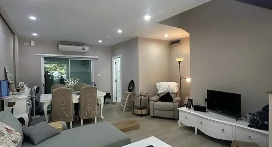 Reihenhaus zur Miete mit 3 Zimmer in Phasi Charoen, Bangkok