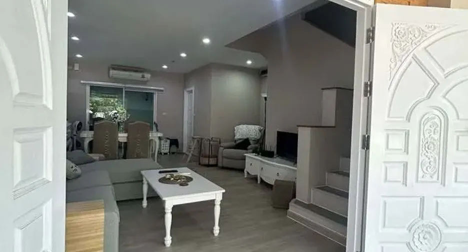 Reihenhaus zur Miete mit 3 Zimmer in Phasi Charoen, Bangkok