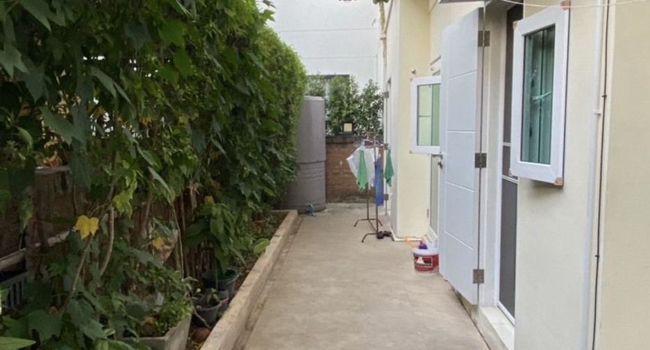 For sale 5 bedrooms house in Mueang Samut Prakan, Samut Prakan