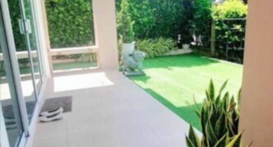 For sale 5 bedrooms house in Mueang Samut Prakan, Samut Prakan