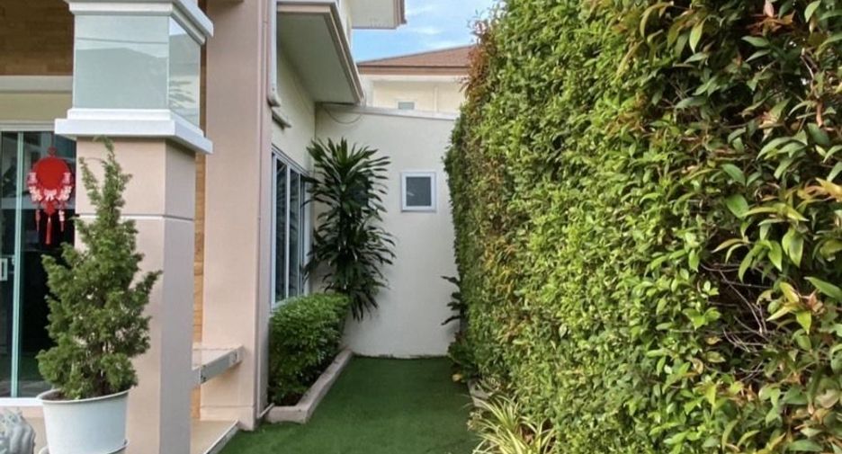 For sale 5 bedrooms house in Mueang Samut Prakan, Samut Prakan