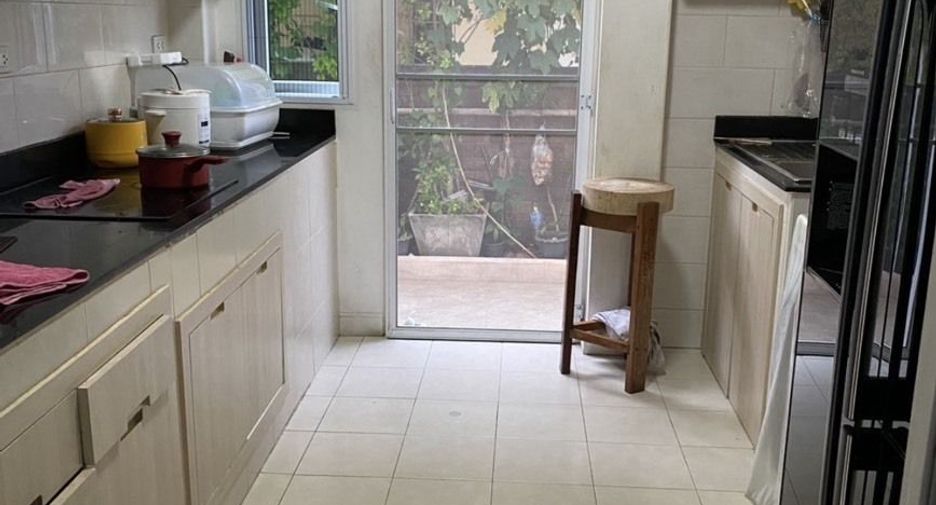 For sale 5 bedrooms house in Mueang Samut Prakan, Samut Prakan