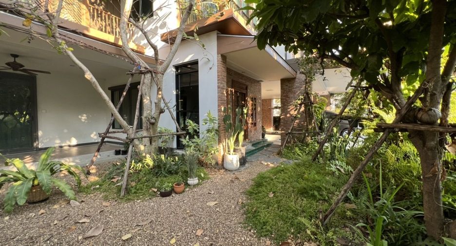Casa en venta y en alquiler de 4 habitaciones en Prawet, Bangkok