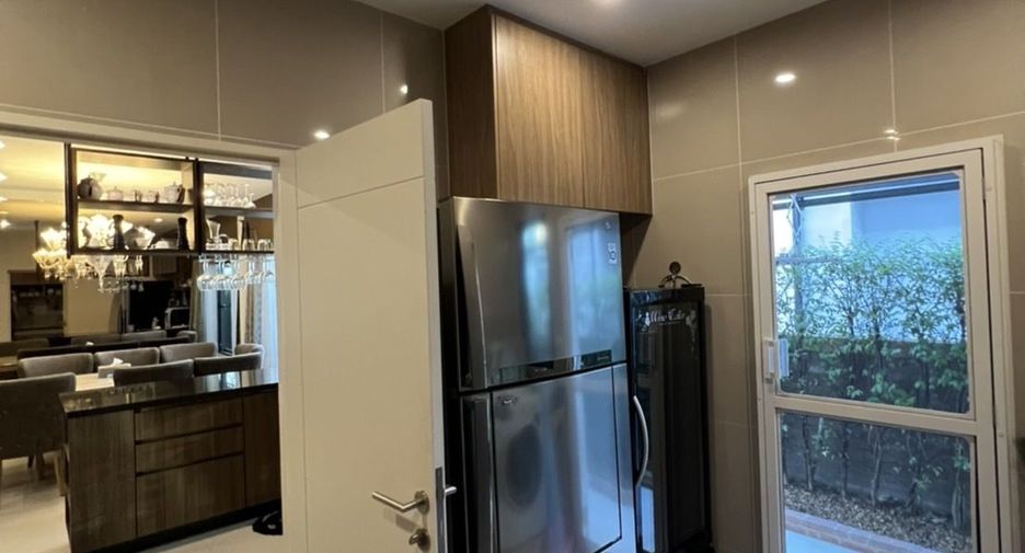 Casa en venta y en alquiler de 4 habitaciones en Prawet, Bangkok