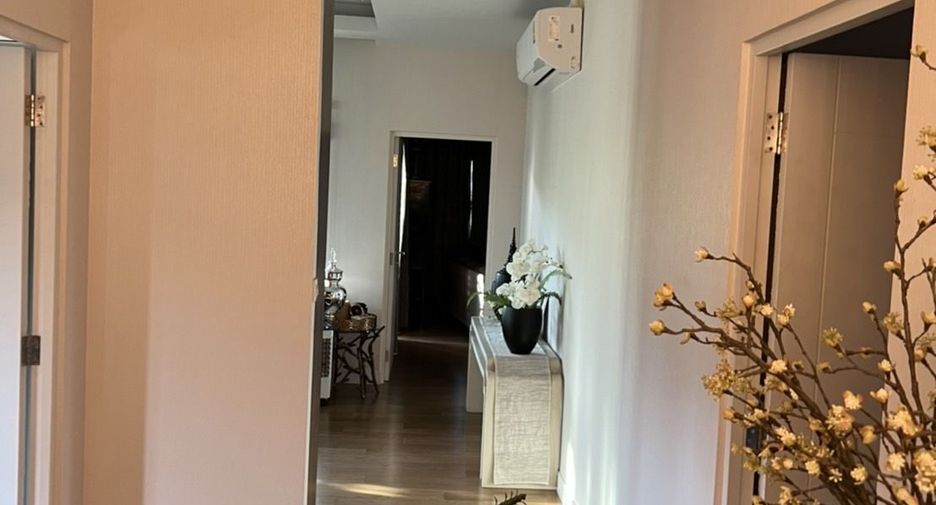 Casa en venta y en alquiler de 4 habitaciones en Prawet, Bangkok