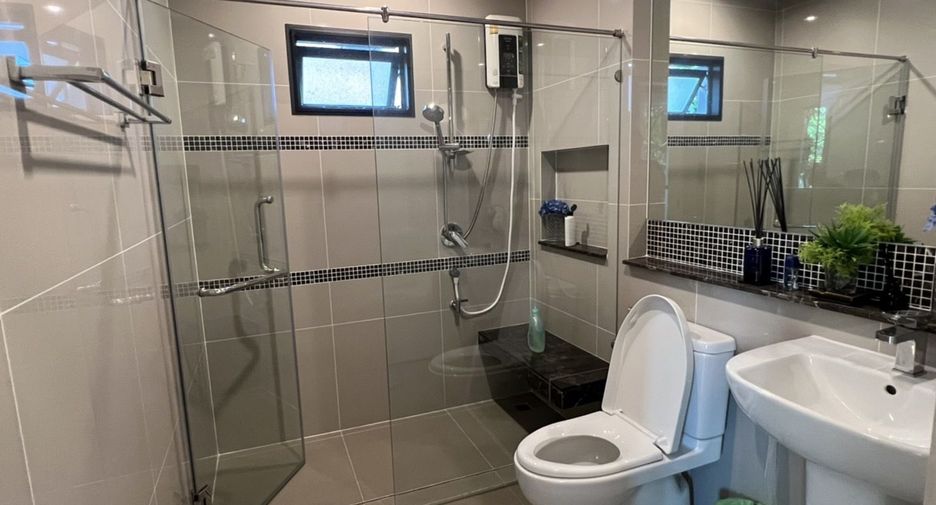 Casa en venta y en alquiler de 4 habitaciones en Prawet, Bangkok