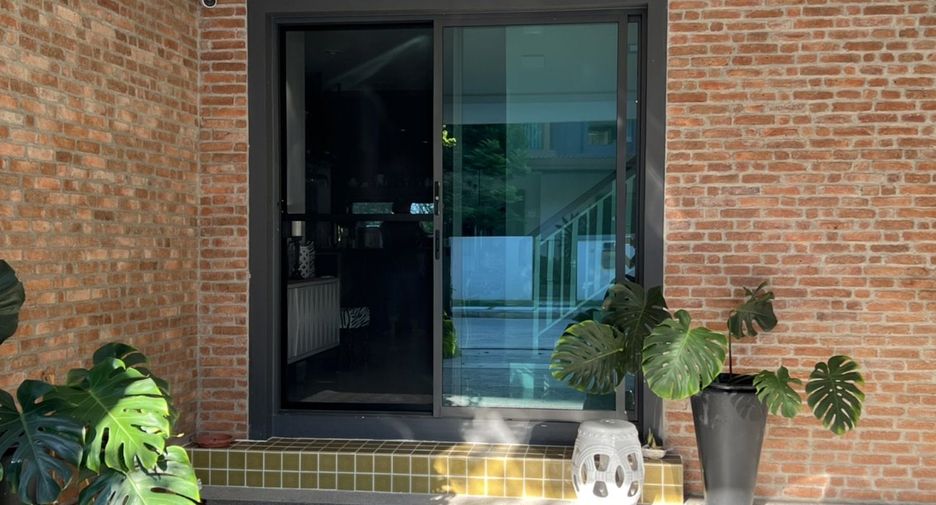 Casa en venta y en alquiler de 4 habitaciones en Prawet, Bangkok