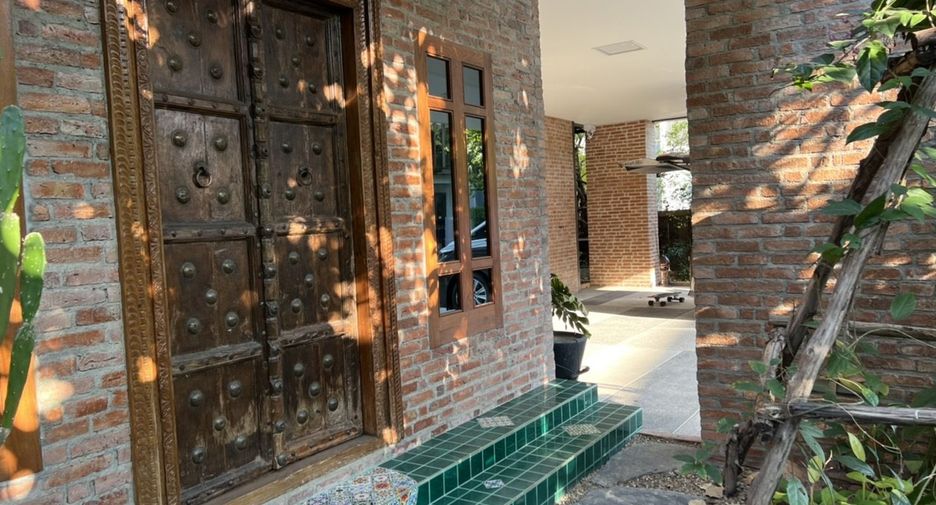 Casa en venta y en alquiler de 4 habitaciones en Prawet, Bangkok
