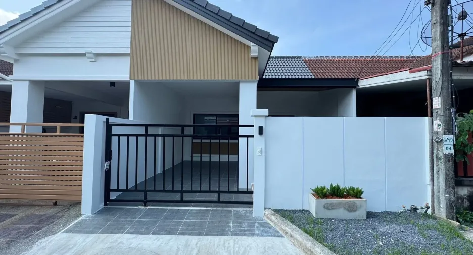 For sale 2 bedrooms townhouse in Mueang Phuket, Phuket