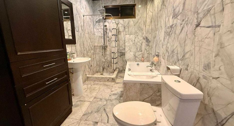 For rent and for sale 3 bedrooms house in Bang Lamung, Chonburi
