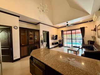 Casa en alquiler y en venta de 3 habitaciones en Bang Lamung, Chonburi