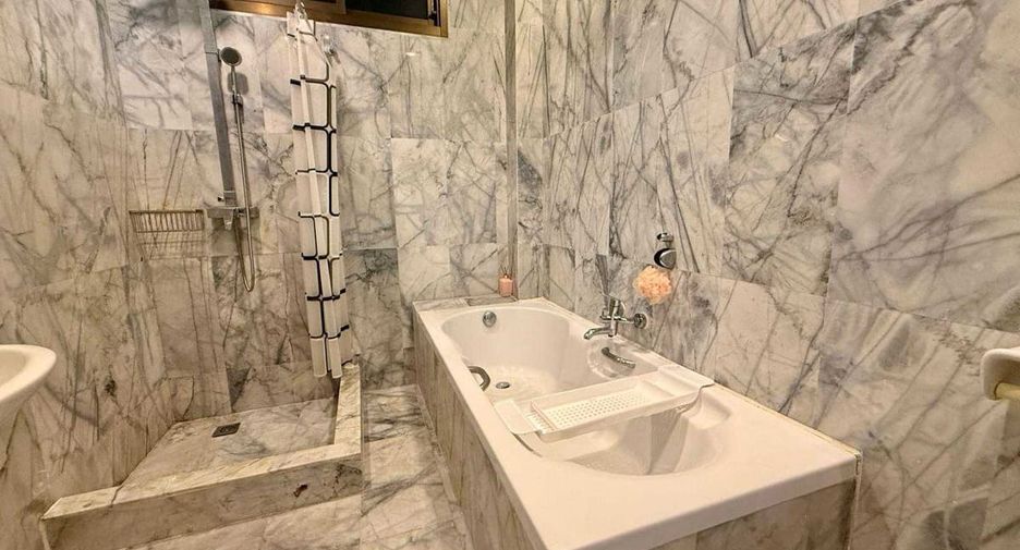 For rent and for sale 3 bedrooms house in Bang Lamung, Chonburi
