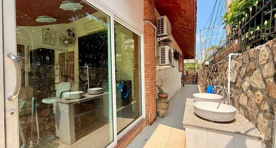 For rent and for sale 3 bedrooms house in Bang Lamung, Chonburi
