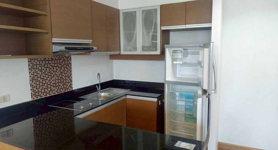 For rent 2 bedrooms apartment in Phra Khanong, Bangkok
