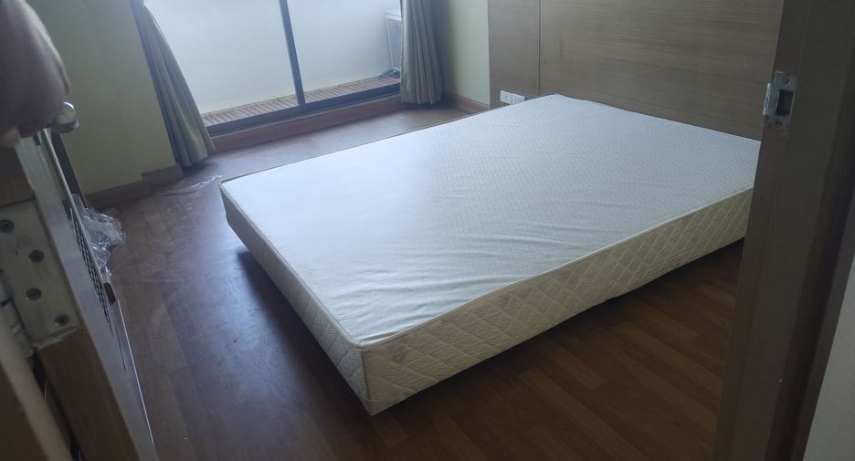 For rent 2 bedrooms apartment in Phra Khanong, Bangkok