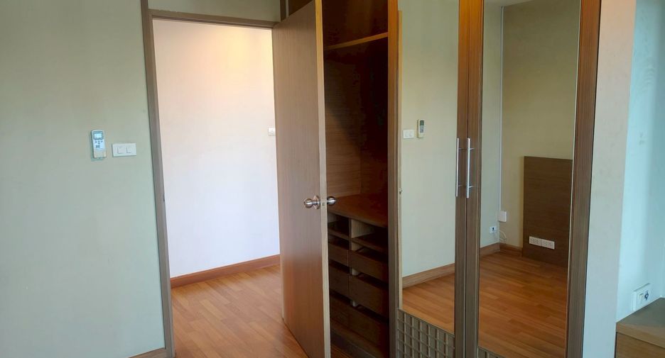 For rent 2 bedrooms apartment in Phra Khanong, Bangkok